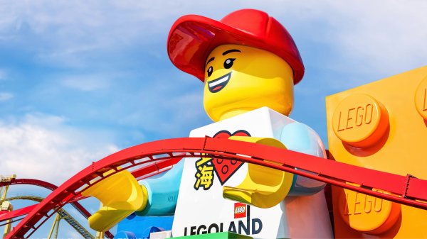 中国股票配资网 上海乐高乐园度假区、阿里云华东智能算力中心……龚正市长调研金山区