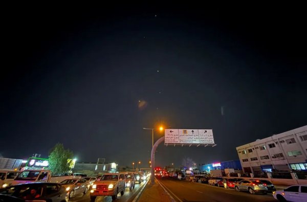 线上配资炒股 伊朗报复导弹刚落地美军基地，特朗普宣布：以色利、伊朗12小时后全面停战！